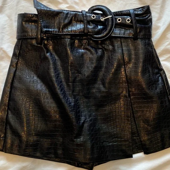 ZARA CROCODILE LEATHER SKORT - Picture 2 of 3